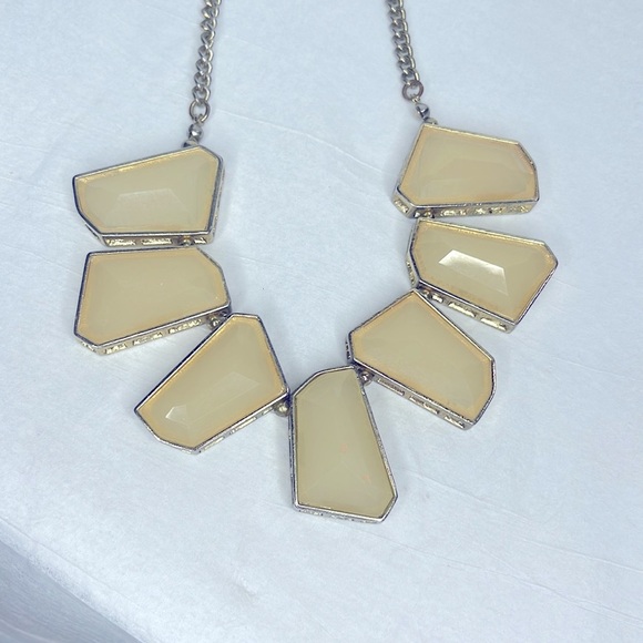 Large cream stone necklace with gold chain - Picture 2 of 4